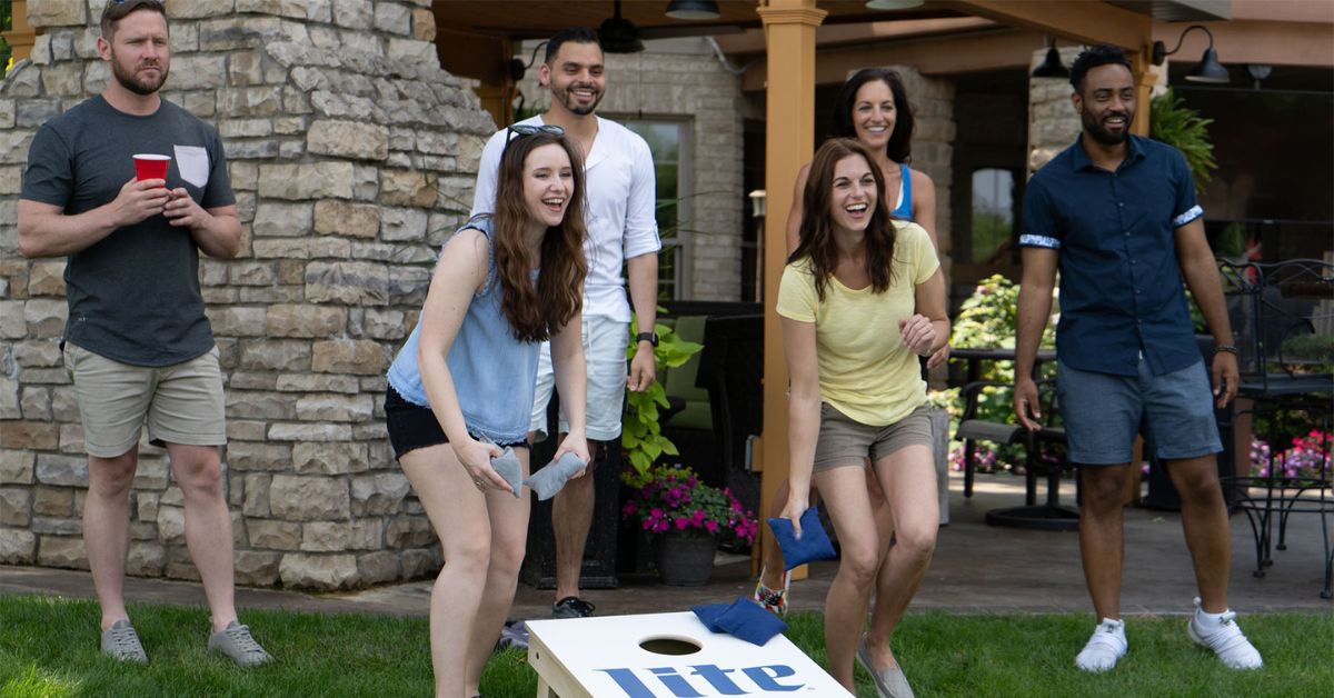 Planning the Ultimate Family Reunion: Games and Activities